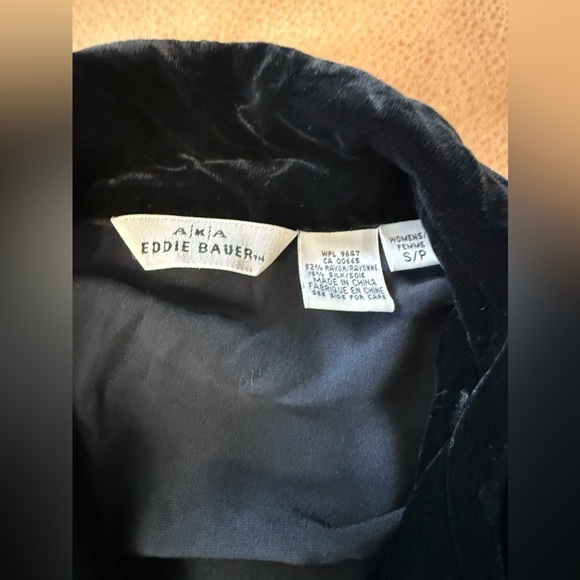 AKA Eddie Bauer Velvet Button Up Top Tunic Blouse Rayon Silk Black Size Small - Picture 2 of 7